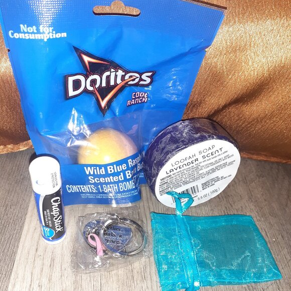 KIDS/TEEN HAND MADE GIFT BASKET - Picture 3 of 6